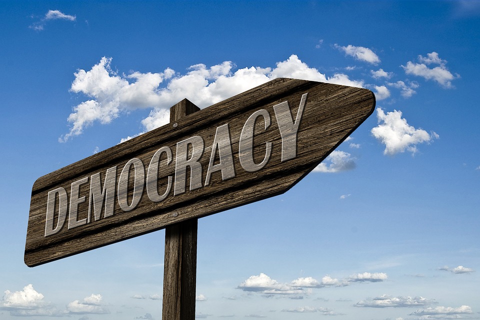 De ce nu este prosperă fragila noastră democrație